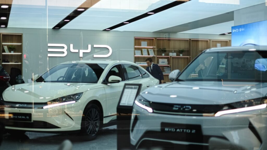 Акции BYD падают: жесткая конкуренция в Китае подрывает результаты первой половины года