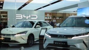 Акции BYD падают: жесткая конкуренция в Китае подрывает результаты первой половины года