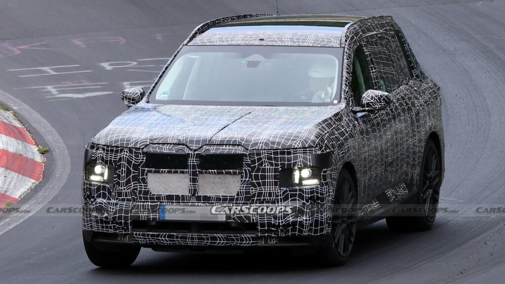 Новый BMW X7 тестируется с шильдиком, которого ещё нет, и V8, который есть