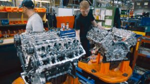 Ford уволил 7000 сотрудников, а теперь платит, чтобы вернуть этот опыт обратно