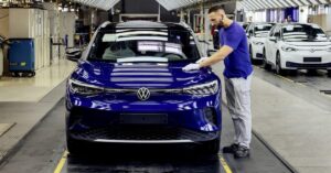 Volkswagen сократит 100 тысяч рабочих и может прекратить выпуск электромобилей на четыре завода