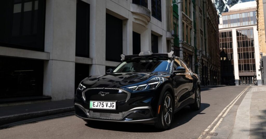 Uber запустил первые автономные поездки в Лондоне с технологией Wayve AI Driver