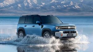 Этот китайский SUV получил встроенные винты и умеет плавать