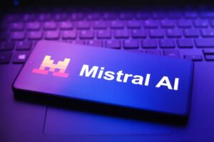 Mistral Large 4 целится в мировых лидеров: триллионная мультимодальная модель с отложенным выпуском весов