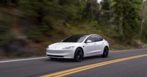 Tesla приостанавливает заказы Model 3 в Канаде: «исчерпана» квота на китайские EV, но трекер Оттавы показывает обратное